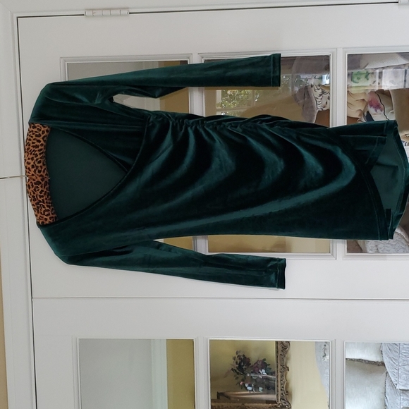 STUNNING BRAND NEW GREEN DRESS - Picture 3 of 4